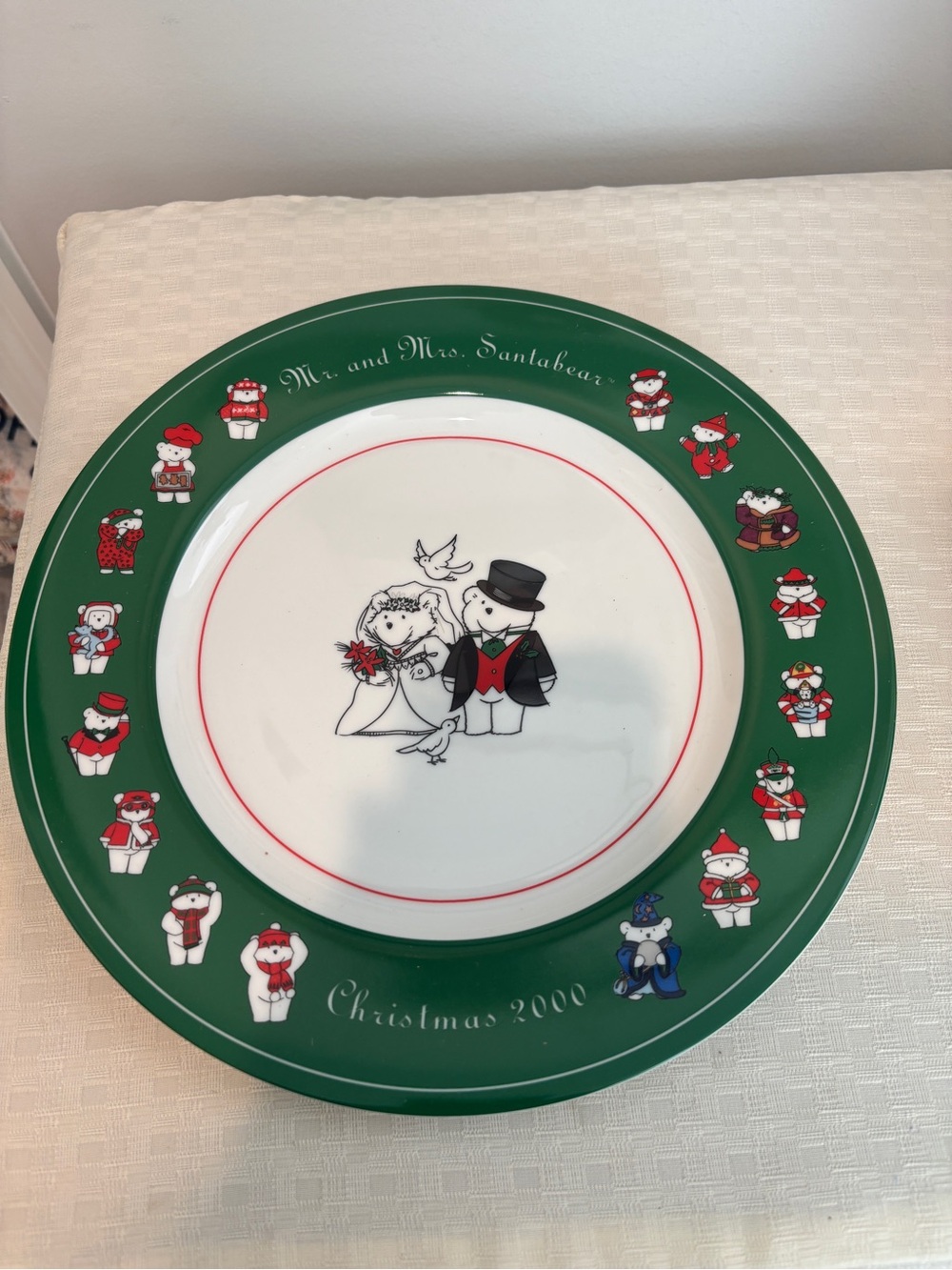 New in Box Dayton's Mr. & Mrs. Santa Bear Christmas 2000 12" Plate